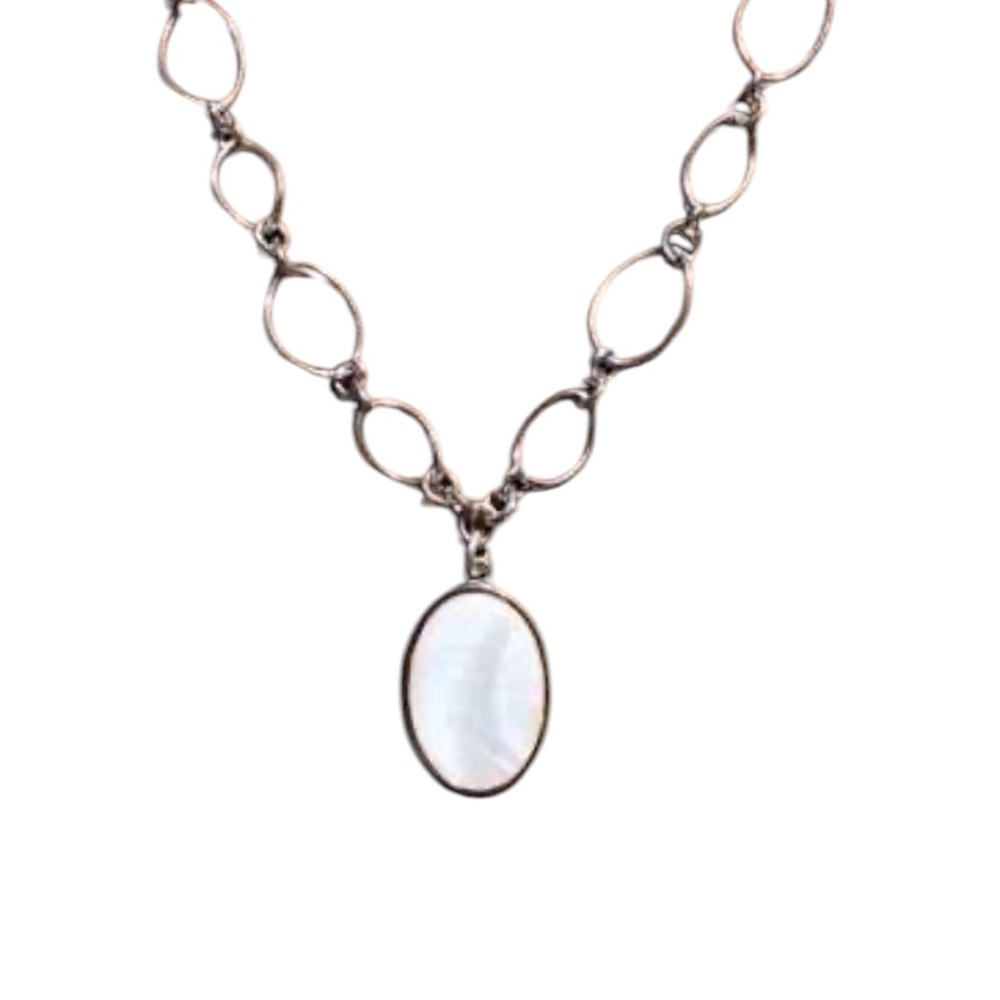 Vintage Avon Silver Necklace with Iridescent Mother of Pearl Pendant - Picture 4 of 8